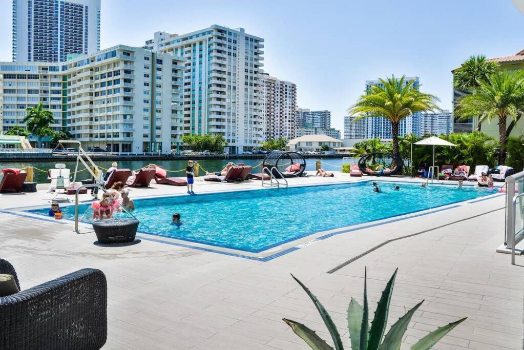 2Bd 2Ba Condo @Beachwalk Resort W/Pool 할렌데일비치 외부 사진